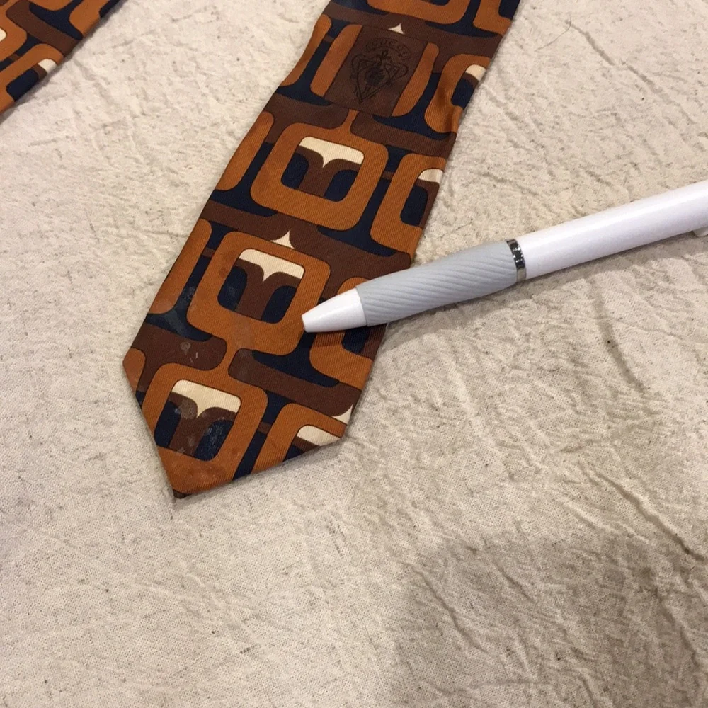 Rare Vintage Gucci Wide Silk Tie in Retro Pattern - Picture 7 of 13